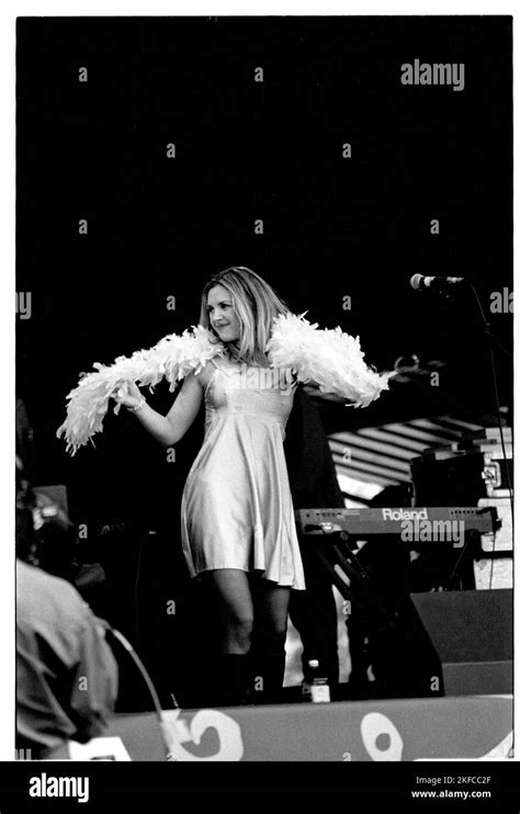 Sarah Cracknell Saint Etienne Glastonbury 94 Singer Sarah Cracknell