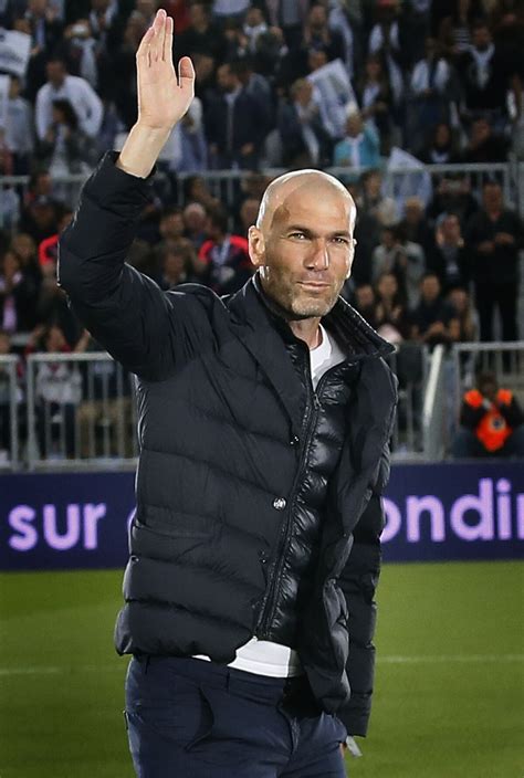 Photo Zin Dine Zidane Lors Du Match D Inauguration Du Nouveau Stade