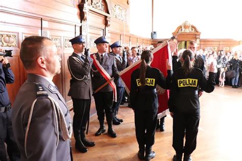 Lubowanie Nowo Przyj Tych Policjant W I Wr Czenie Medali Odznacze I