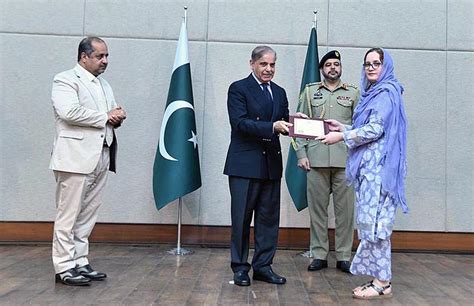 Prime Minister Muhammad Shehbaz Sharif Distributing Appreciation