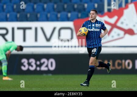 Mario Pasalic 8 Of Atalanta Celebrates After Scoring The 1 1