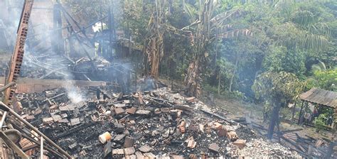 Inc Ndio Deixa Casa De Madeira Totalmente Destru Da Na Zona Leste De Manaus