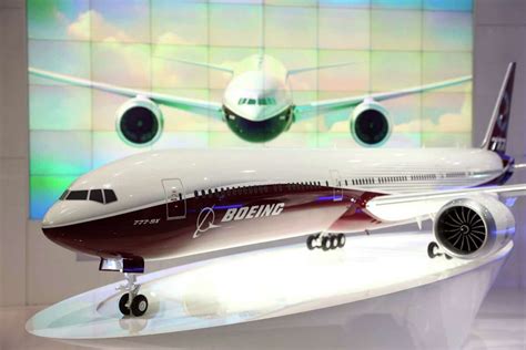 Massive, speedy robots ready to build composite wings for Boeing 777X