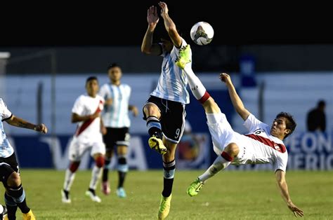 URUGUAY-COLONIA-SOCCER-ARGENTINA VS PERU