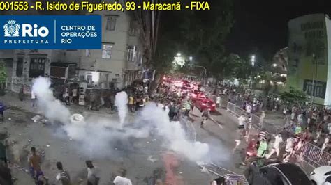 Vídeo Torcedores de Fluminense e Corinthians brigam horas antes