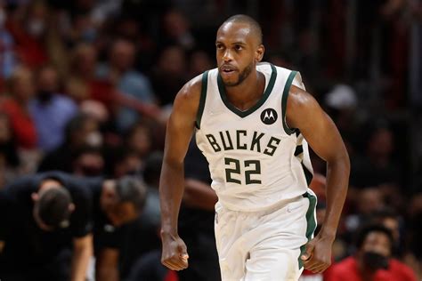 Sources: Bucks’ Middleton to return on Friday | Owensboro Radio