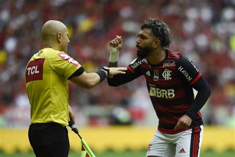 Excesso De Cartões De Gabigol Volta A Ser Problema Para O Flamengo Lance