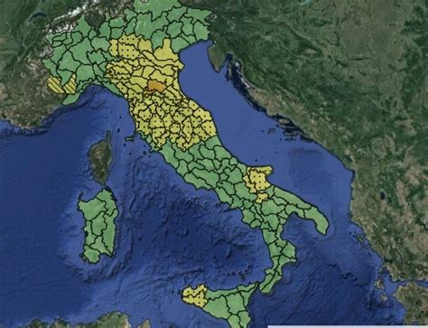 Maltempo allerta meteo arancione e gialla per temporali martedì 25