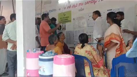 Ysrcp Mla A Sivakumar Attacks A Voter In Tenali Guntur The Voter