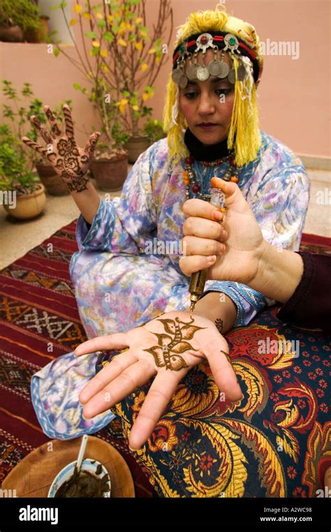 Henna Hands Feet Hi Res Stock Photography And Images Alamy