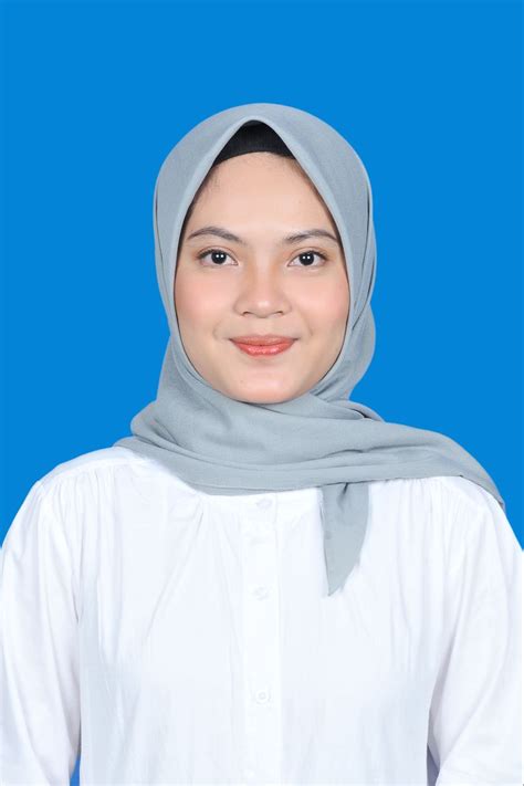 Ide Foto Backgroud Biru Pas Foto Kemeja Putih Gaya Hijab