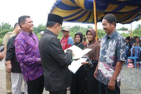 Bantu Lindungi Hak Tanah Masyarakat Pj Bupati Serahkan Ratusan