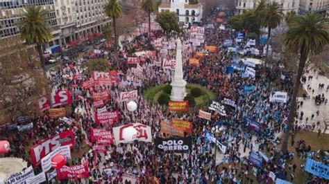 Miles Se Manifiestan En Calles De Argentina Contra Gobierno N