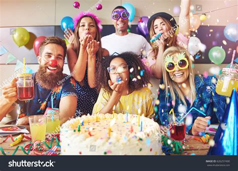 476,026 People celebrating birthday Images, Stock Photos & Vectors | Shutterstock