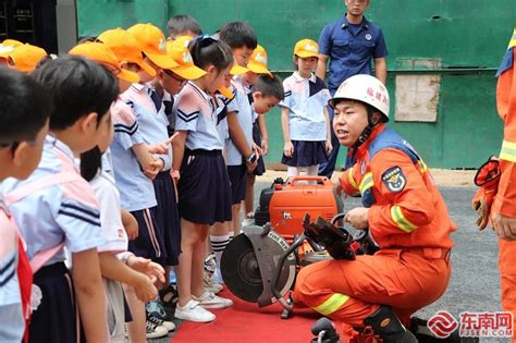 福州市群众路小学：“红领巾”致敬“火焰蓝” 共筑安全“防火墙” 部门动态 东南网