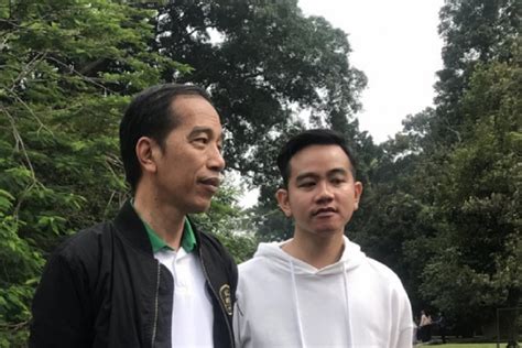 Jokowi Dan Gibran Bukan Bagian Dari PDIP Komarudin Watubun Orang