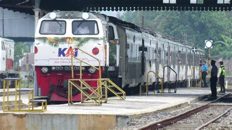 BLB BERHENTI LUAR BIASA KERETA API ARGO WILIS DI BERHENTIKAN DI STASIUN