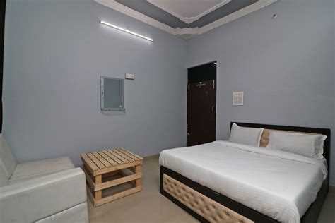 Hotel O Mulaqat Flagship Noida Book 3054 OYO