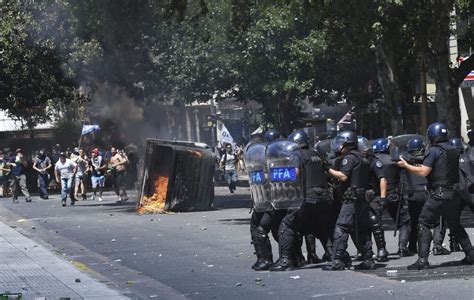 Violencia En El Congreso Varios Heridos Destrozos Y 26 Detenidos