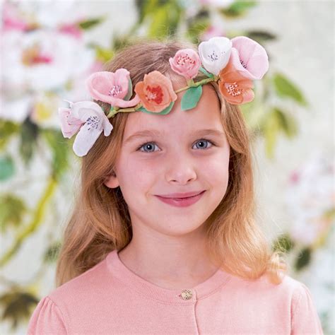 Une Jolie Couronne De Fleurs En Papier Pour Petite Fille Marie Claire