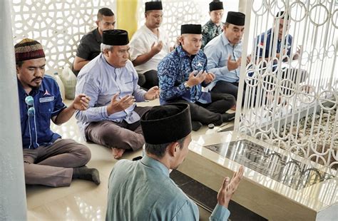 Muslim Ziarah Ke Makam Syeikh Abuya Muda Waly Acehinfo