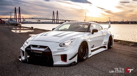 Liberty Walk Reveals Super Wide Nissan Gt R Silhouette Body Kit