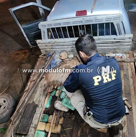 PRF intercepta caminhonete quase 100 kg de cocaína na BR 365 em