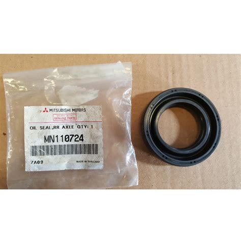 MN110724 Car Spare Parts - Oil Seal for Reliable Performance