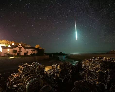 Extremely Rare Bolide Meteor Fireball Caught On Video In The Sky Over