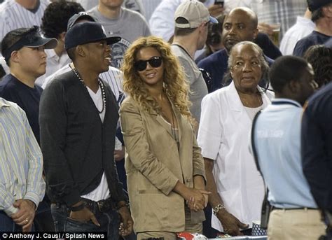 Jay Z Reveals Mother Gloria Carter Is A Lesbian Daily Mail Online