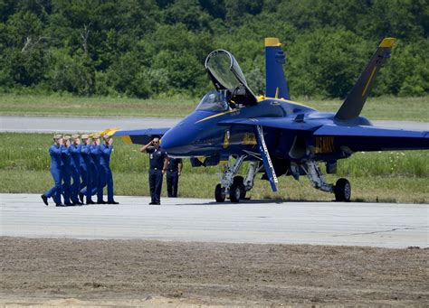 Retrowar Pilots Assigned To The U S Navy Flight Demonstration