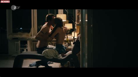 Naked Melanie Straub In Hedi Schneider Is Stuck
