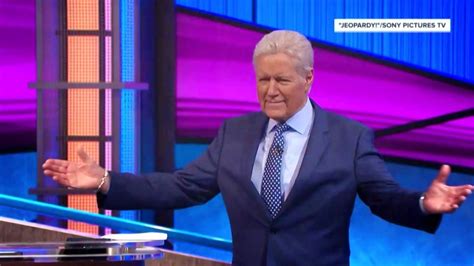 'Jeopardy!' honors Alex Trebek in his final episode