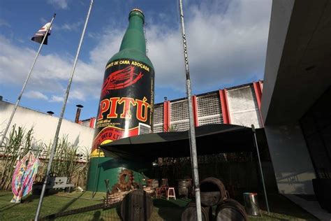 Dia da cachaça bebida de luxo Vitoriosa da Pitú leva mais de cinco