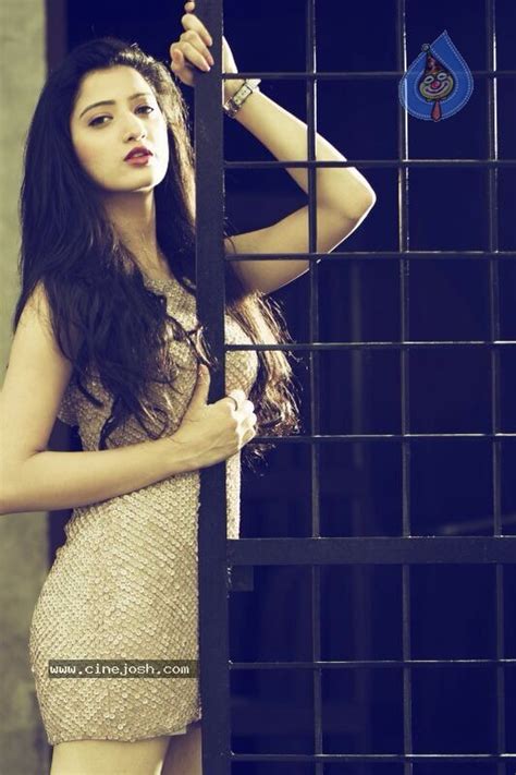 Richa Panai Hot Portfolio Photo 9 Of 17