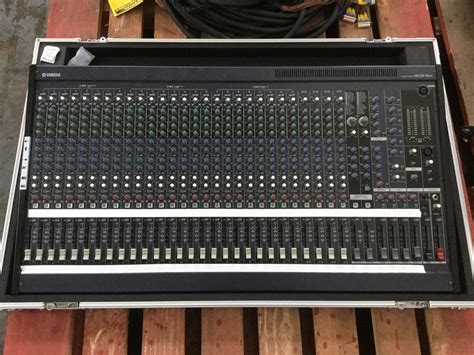 24 Channel Mixing Desk Yamaha MG32 14FX W Road Case