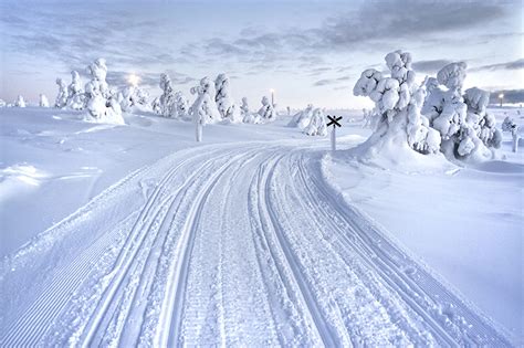 Fonds d ecran Laponie région Finlande Hiver Routes Neige Nature