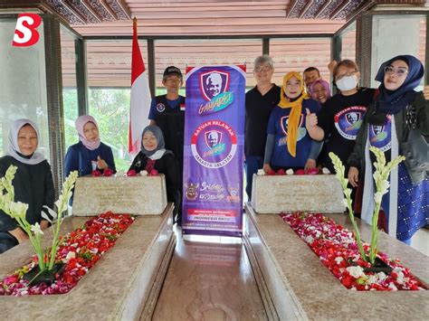 Peringati Hari Kesaktian Pancasila Relawan Ganjarist Ziarah Ke Makam