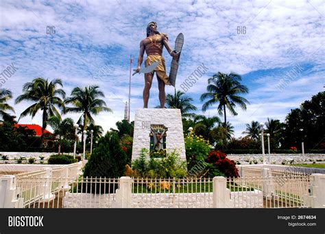 Lapu Lapu Statue Cebu Image & Photo (Free Trial) | Bigstock