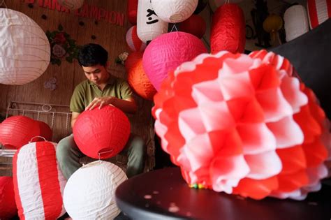 Penjualan Lampion Merah Putih Meningkat Jelang HUT Ke 77 RI Republika