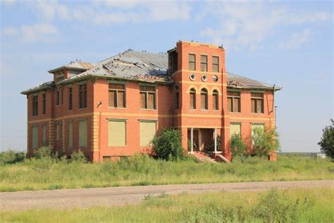 Abandoned high school in West Texas (Toyha) [OC] | Abandoned, Historic ...