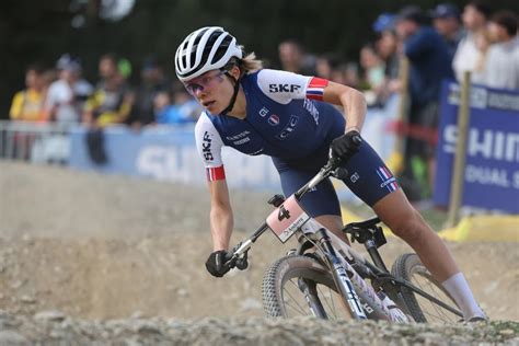 Vtt Cross Country Loana Lecomte Au Pied Du Podium En L Absence De