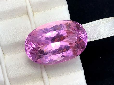 Natural Deep Pink Kunzite Spodumene Loose Gemstone Oval Cut VVS 52 20