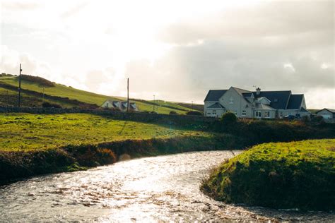 Forty Shades of Green: Irish Landscapes in Photos - Roads and Destinations