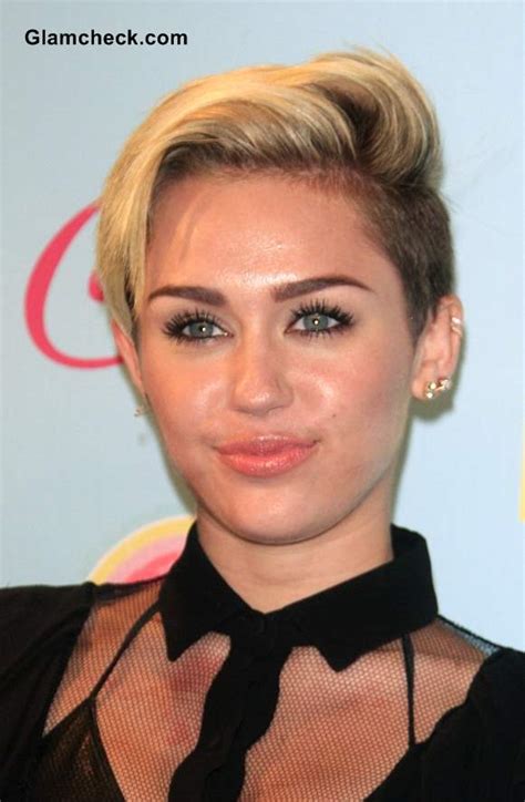 Miley Cyrus Shows Side Swept Pixie Hairstyle at 2013 Teen Choice Awards