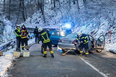 Frontalcrash Auf Schneefahrbahn In Leonding