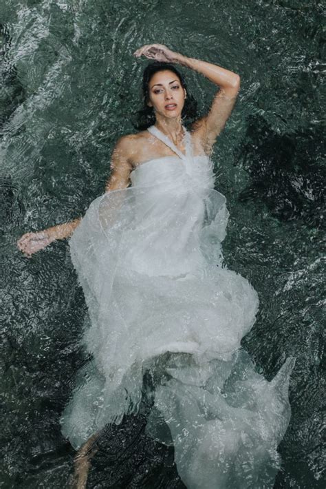 Stunning Underwater Wedding Photography Inspiration - Destination ...