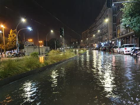 Forte Temporale Nella Notte A Messina Strade Allagate Foto