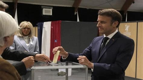 Emmanuel Macron फ्रांस के संसदीय चुनाव में राष्ट्रपति इमैनुएल मैक्रों