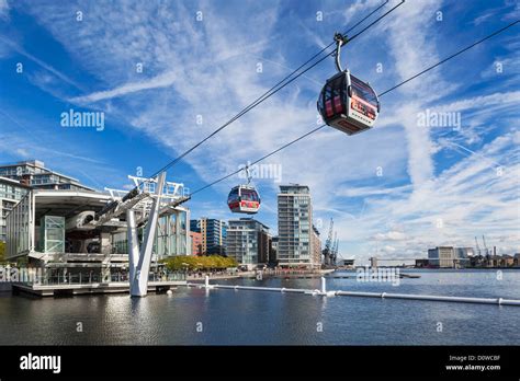 Air Line Emirates Cable Car London England Stock Photo Alamy